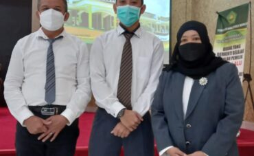 Wakil Kepala MTsN 1 Kendari menjadi Peserta Terbaik II