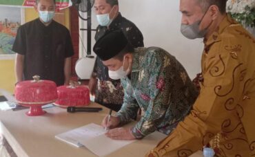 Tutup Kegiatan Workshop PKB, Kakankemenag Kota KendariTekankan Penguatan Karakter pada Guru MTsN 1 Kendari