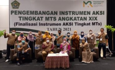 Penulis Instrumen AKMI Asal MTsN 1 Kendari Ikuti Kegiatan Finalisasi