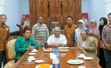 Guru Guru MTsN 1 Kendari Silaturrahmi Dengan Gubernur Sultra